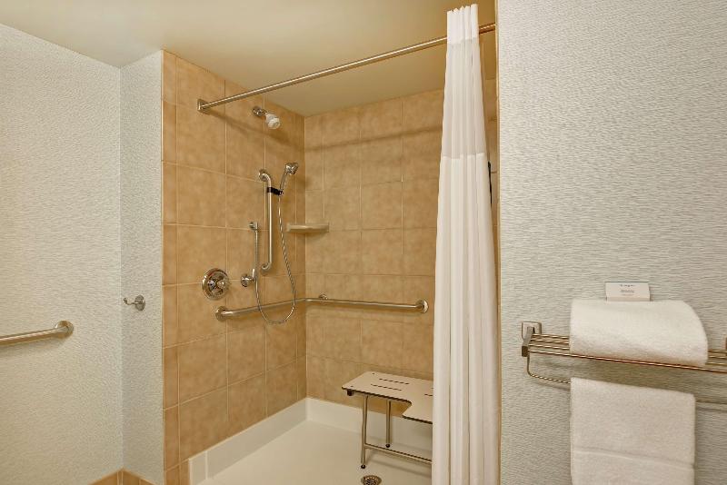 장애인을 위한 킹사이즈 침대 스탠다드 룸, Hampton Inn & Suites Wilkes Barre/scranton