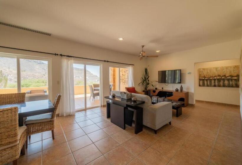 سوئیت با وان آب گرم, Puerta Cortes Residences