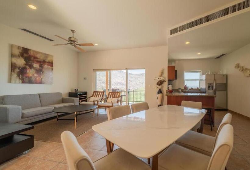 سوئیت با وان آب گرم, Puerta Cortes Residences
