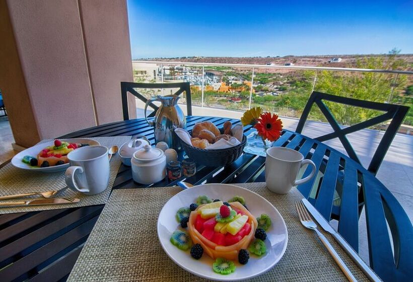 سوئیت با چشم‌انداز زمین گلف, Puerta Cortes Residences