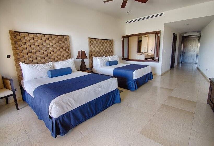 سوئیت با چشم‌انداز زمین گلف, Puerta Cortes Residences