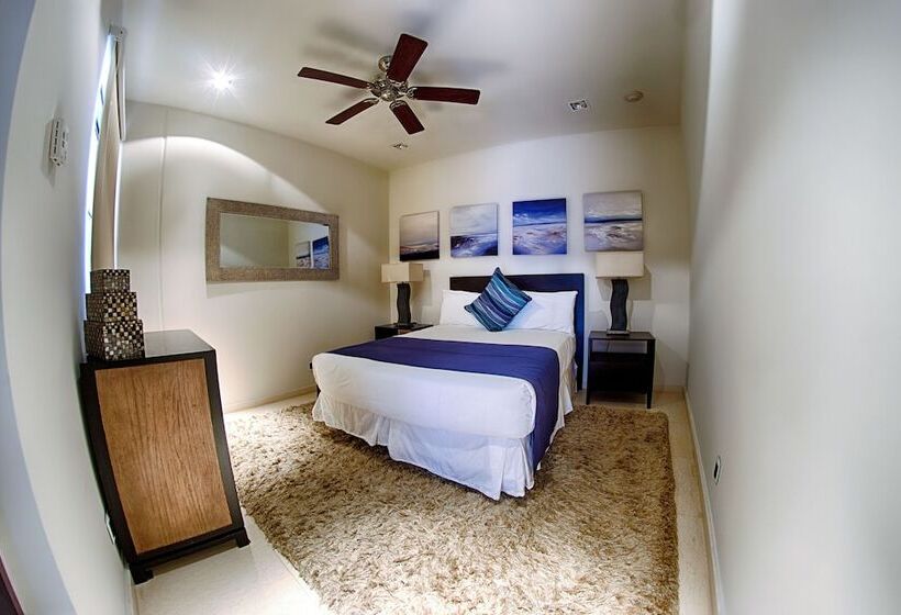 سوئیت با چشم‌انداز زمین گلف, Puerta Cortes Residences