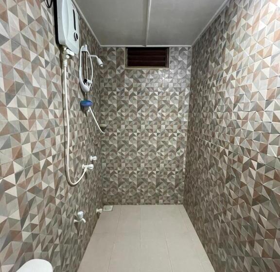اتاق لوکس با تخت بزرگ, Leisure Inn Guest House