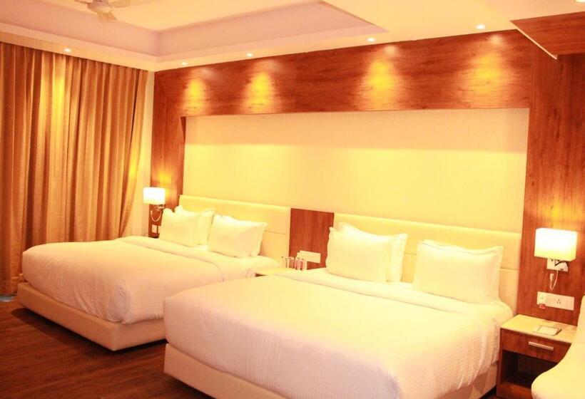 キングサイドベッドのスタンダードワンルーム, Sarovar Portico Somnath