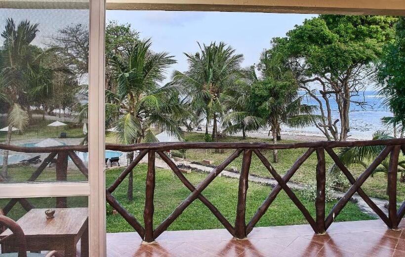 سوییت جونیور با چشم‌انداز دریا, Coral Beach Resort