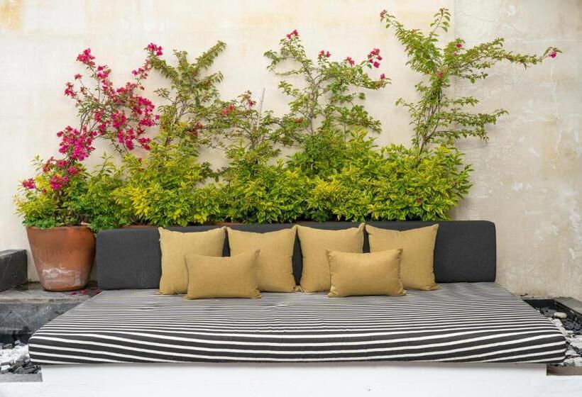 Deluxe Suite King Bed, Sombra Del Agua