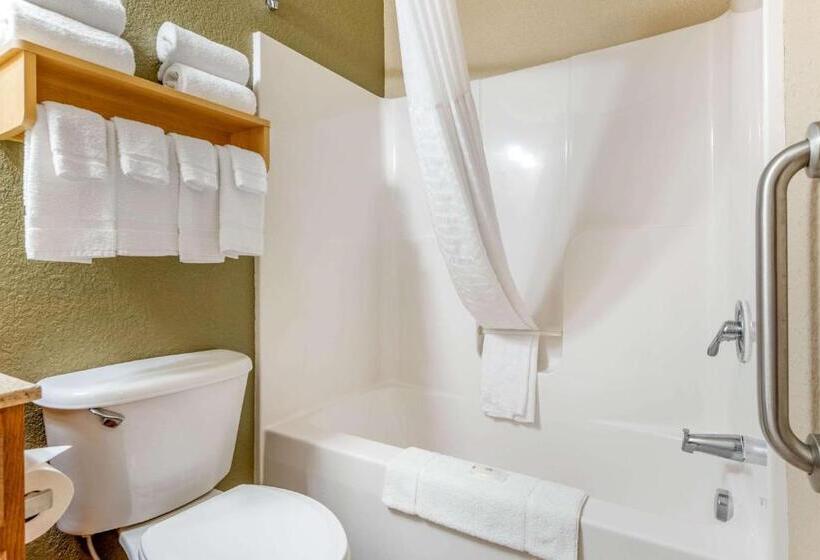 Quarto standard, Suburban Studios South Bend