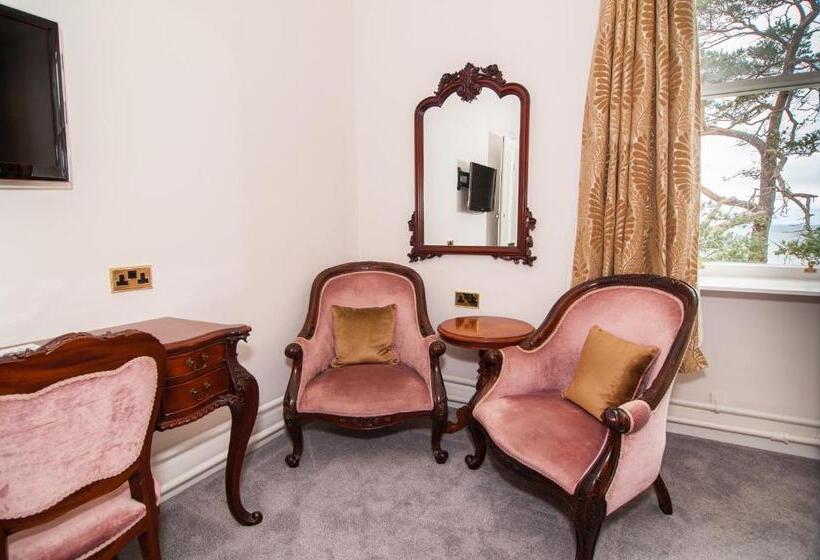 اتاق لوکس با چشم‌انداز دریا, Invernairne