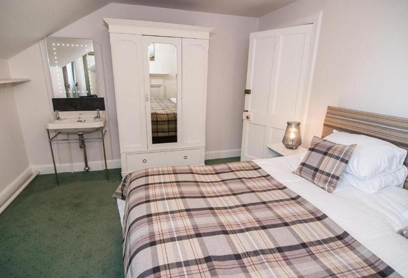 1 Bedroom Penthouse Apartment, Invernairne