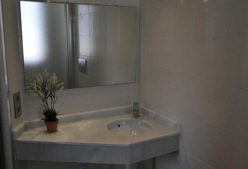 标准单人间, Hostal Tarifa  Recepcion Abierta Las 24h