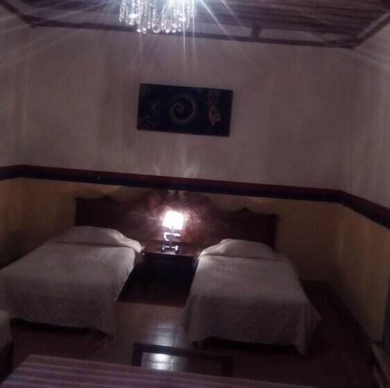Eenvoudige Kamer met Tweepersoonsbed, Hostal La Cruz Verde