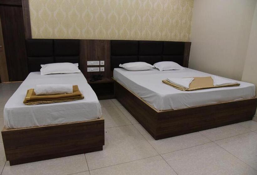 اتاق لوکس سه تخته, Guru Estate