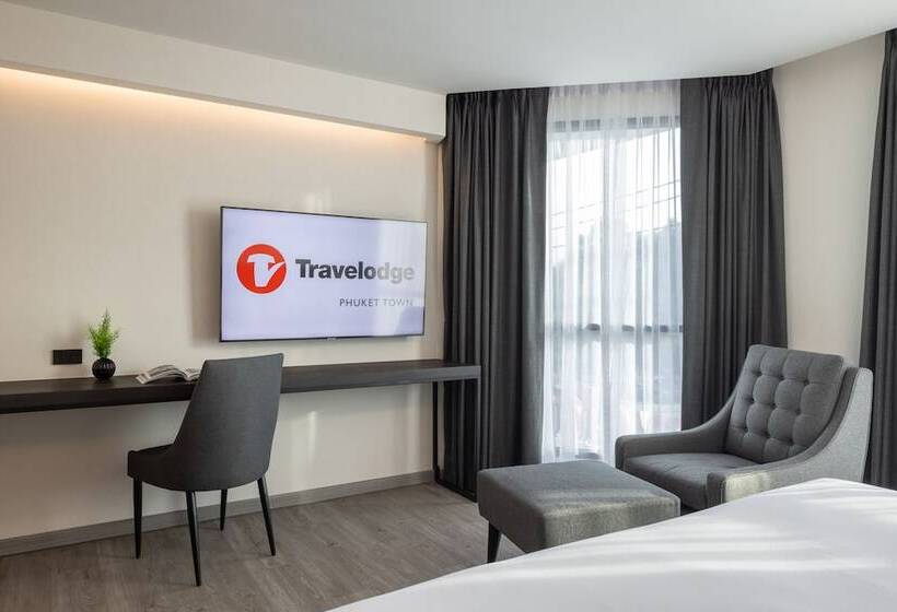 디럭스 룸, Travelodge Phuket Town