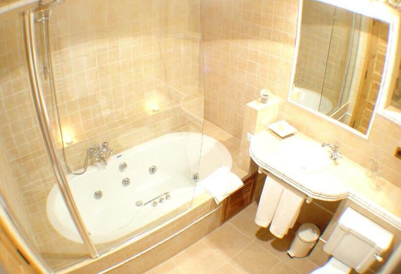 اتاق لوکس خانوادگی, Areal