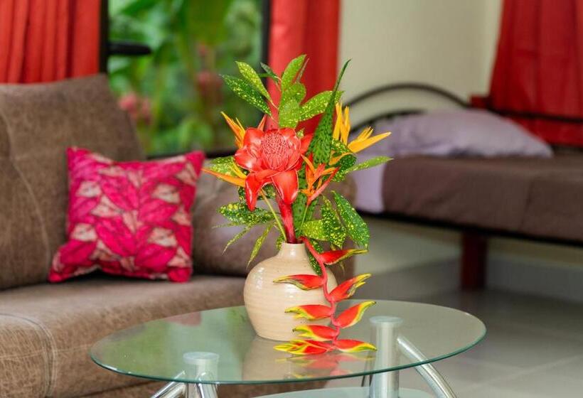 اتاق خانوادگی, Heliconia Island