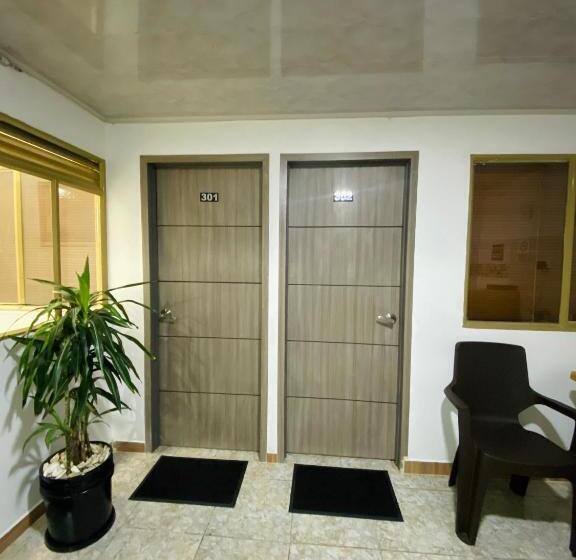 اتاق استاندارد با سرویس بهداشتی مشترک, Bogotá Kings 301