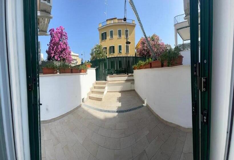 اتاق لوکس سه تخته, Riviera Albachiara Anzio B&b
