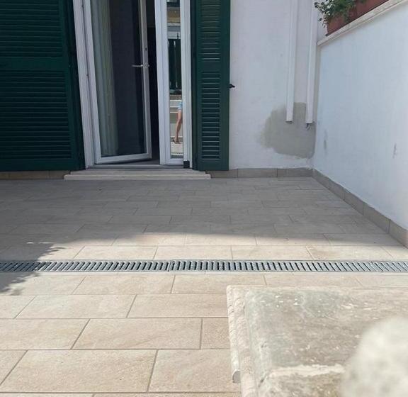 اتاق لوکس چهار تخته, Riviera Albachiara Anzio B&b