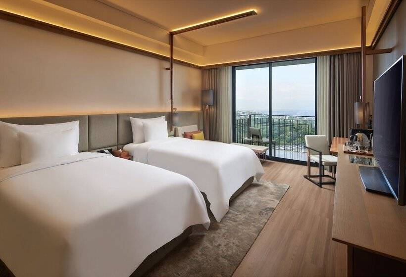 Номер Deluxe Вид на Сад, The Gaia Hotel Bandung