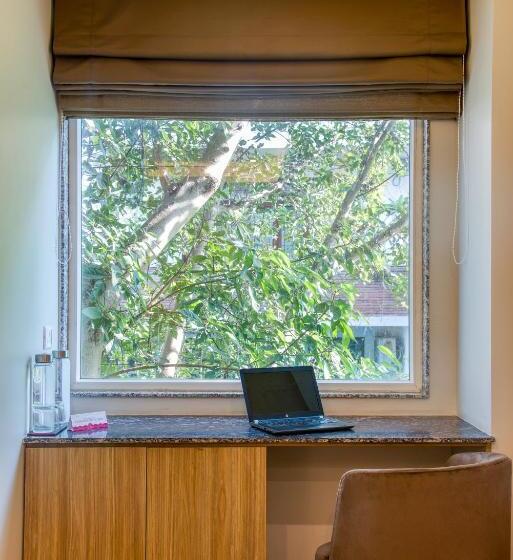 اتاق لوکس, Rosastays Gurugram Sec 31