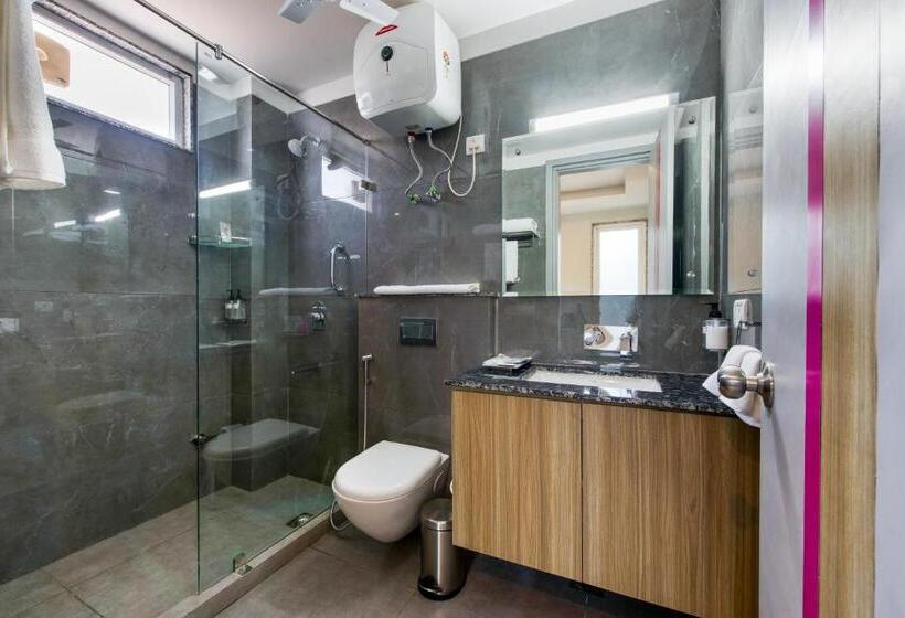 اتاق لوکس, Rosastays Gurugram Sec 31