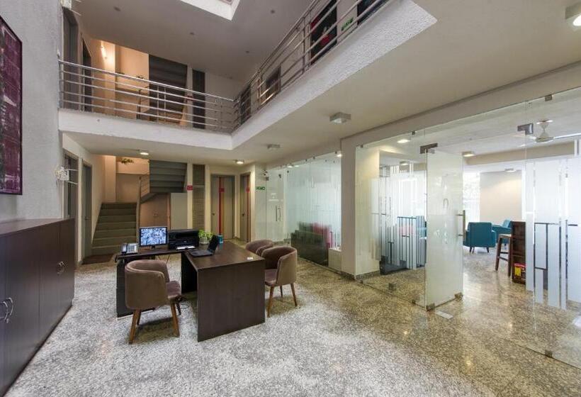 اتاق لوکس, Rosastays Gurugram Sec 31
