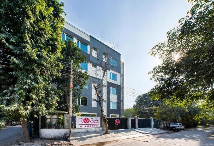 اتاق لوکس, Rosastays Gurugram Sec 31