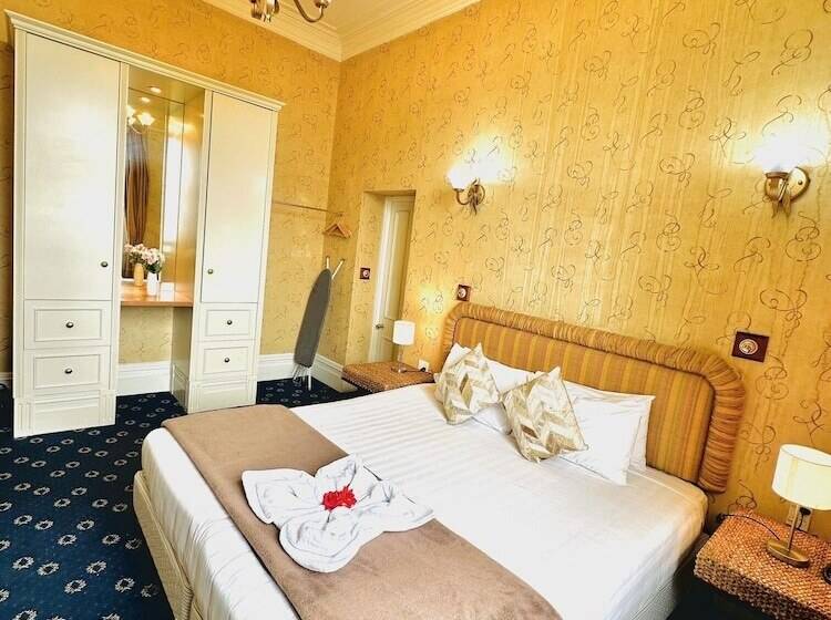 Quarto Estandar, The Esplanade