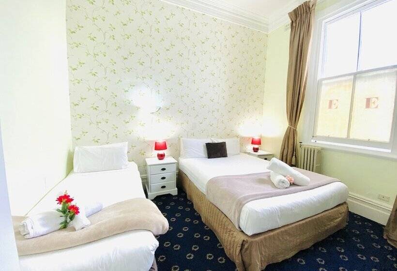 Quarto Estandar, The Esplanade