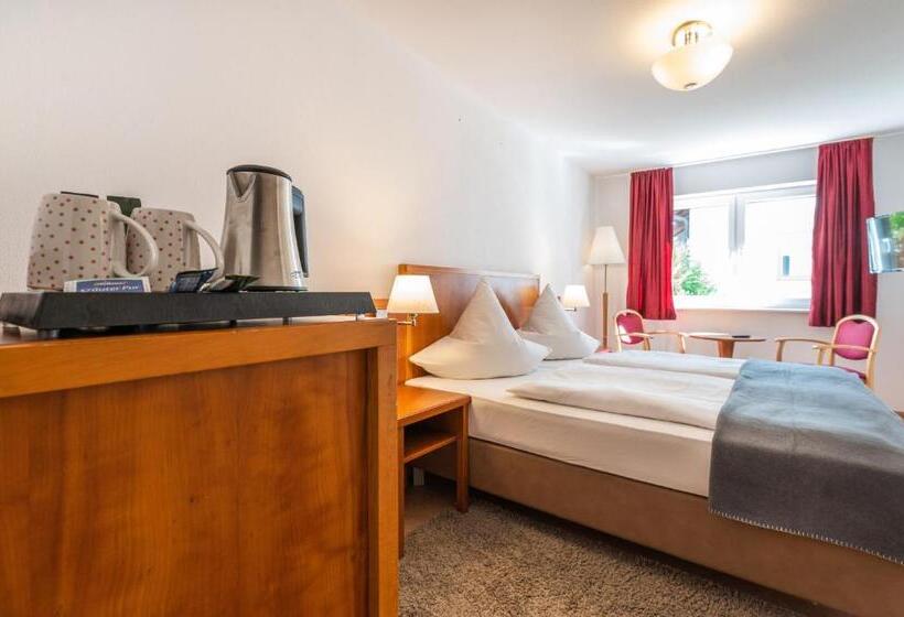 Quarto Estandar, Am Kirchplatz