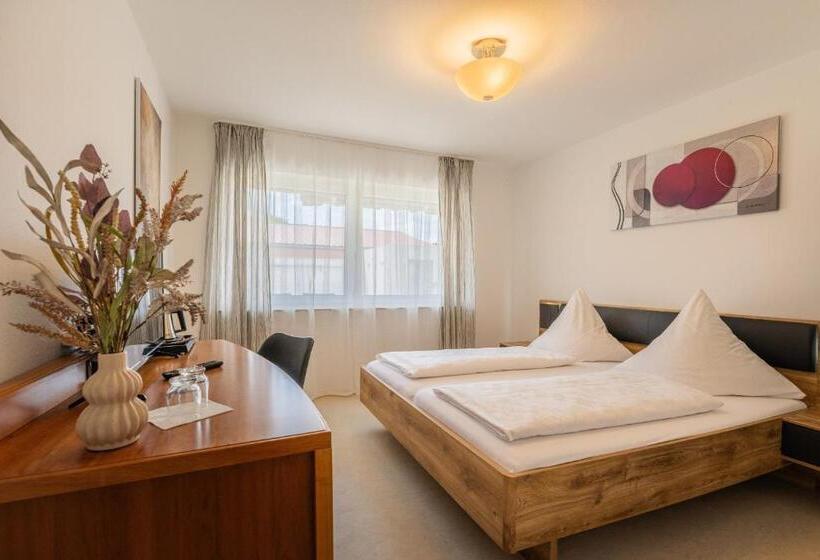Quarto Estandar, Am Kirchplatz