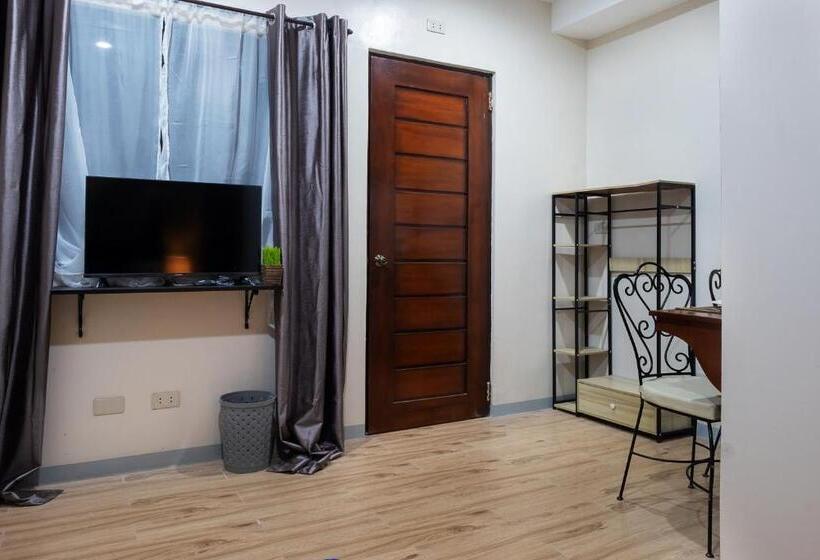 اتاق اکونومی, Luis Miguel S Place