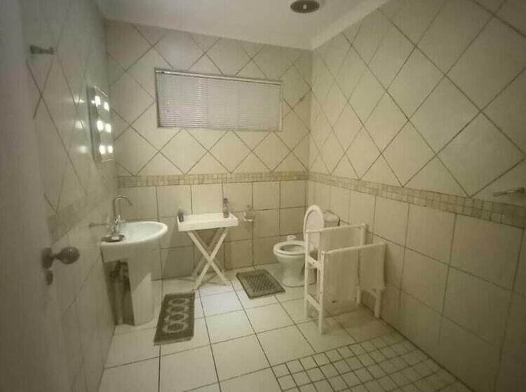 اتاق لوکس, Michaelangelo Guest House