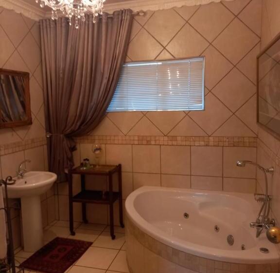 اتاق لوکس, Michaelangelo Guest House