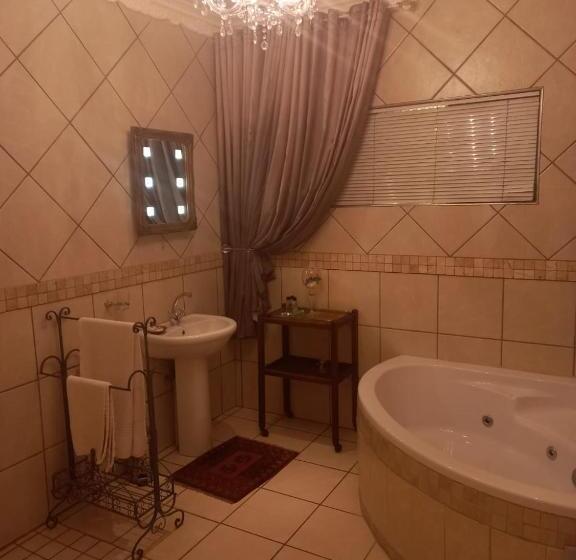 اتاق لوکس, Michaelangelo Guest House