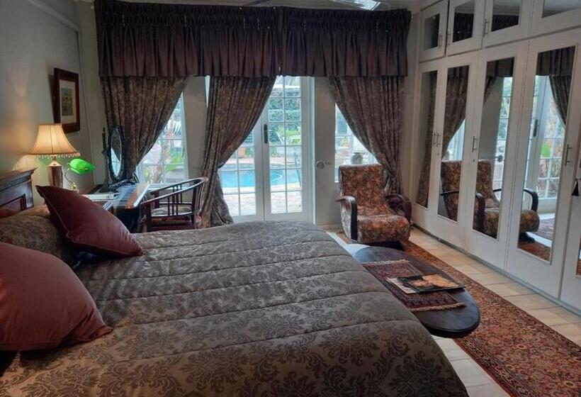 اتاق لوکس, Michaelangelo Guest House