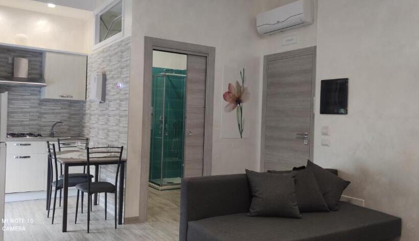 اتاق خانوادگی, B & B Le Gemelline