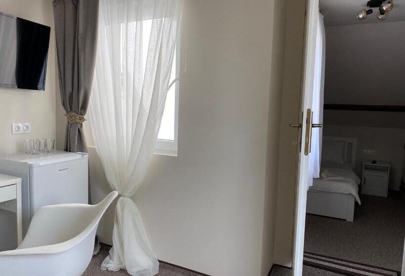 سوییت خانوادگی, Boutique Rooms With Parking