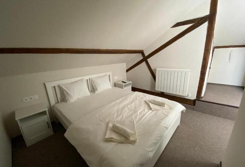 سوییت خانوادگی, Boutique Rooms With Parking