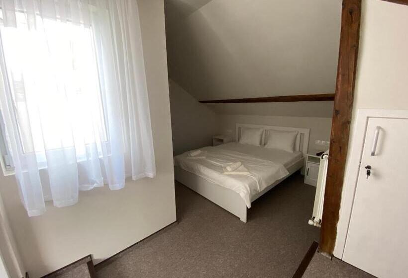سوییت خانوادگی, Boutique Rooms With Parking