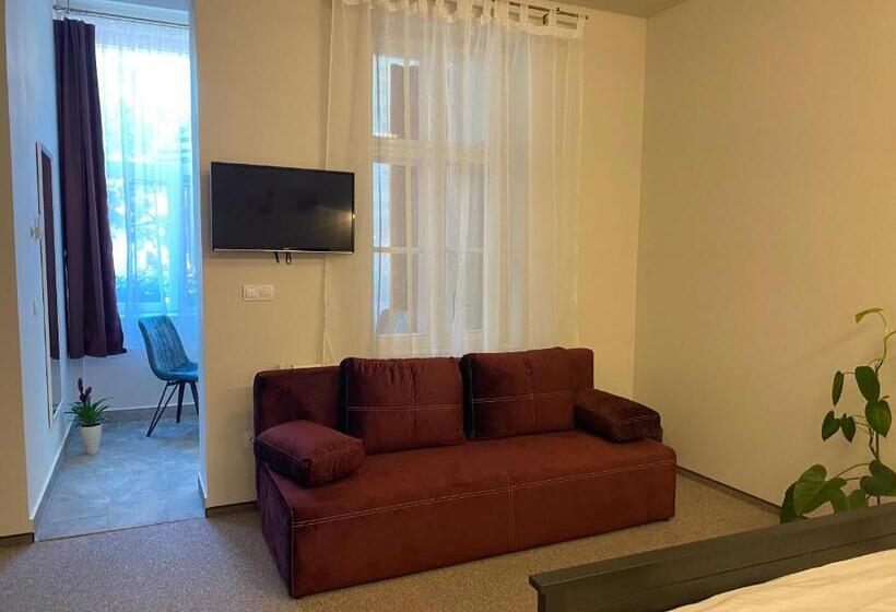 اتاق لوکس خانوادگی, Boutique Rooms With Parking