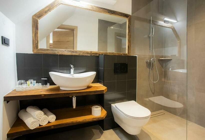 اتاق لوکس, House Troha