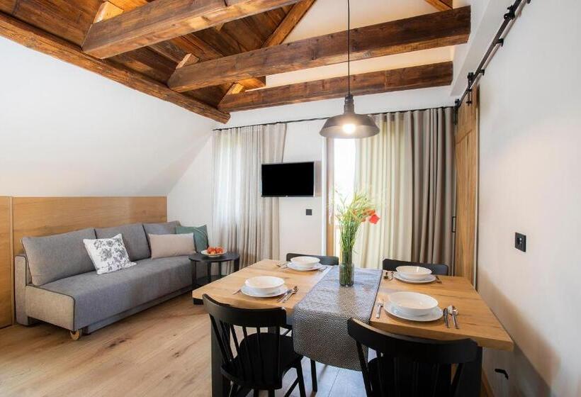 آپارتمان 1 خوابه با بالکن, House Troha