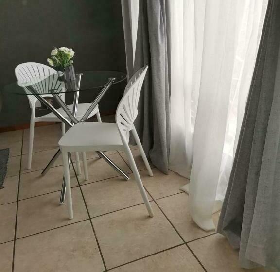 اتاق اکونومی, Mia Hills Guest House