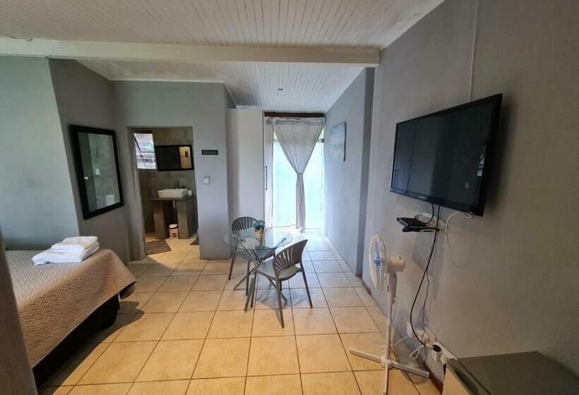 اتاق استاندارد با چشم‌انداز دریاچه, Mia Hills Guest House