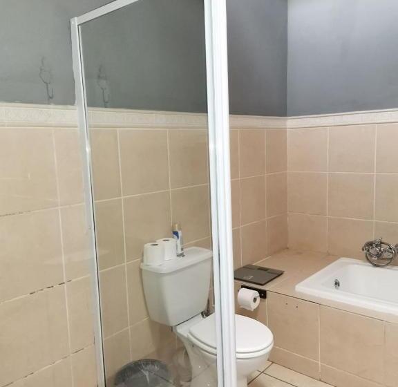 اتاق اکونومی, Mia Hills Guest House