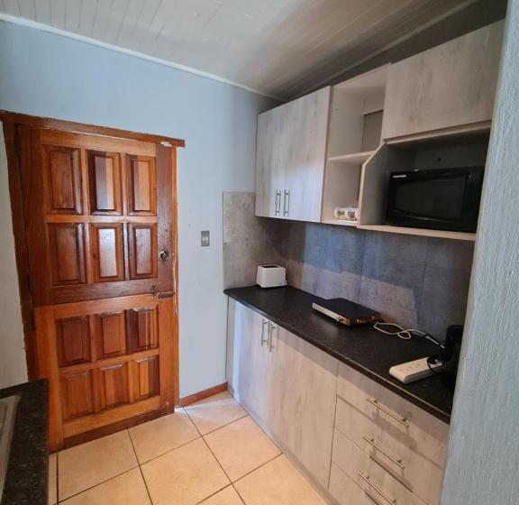 اتاق استاندارد با چشم‌انداز دریاچه, Mia Hills Guest House