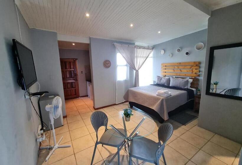 اتاق استاندارد با چشم‌انداز دریاچه, Mia Hills Guest House