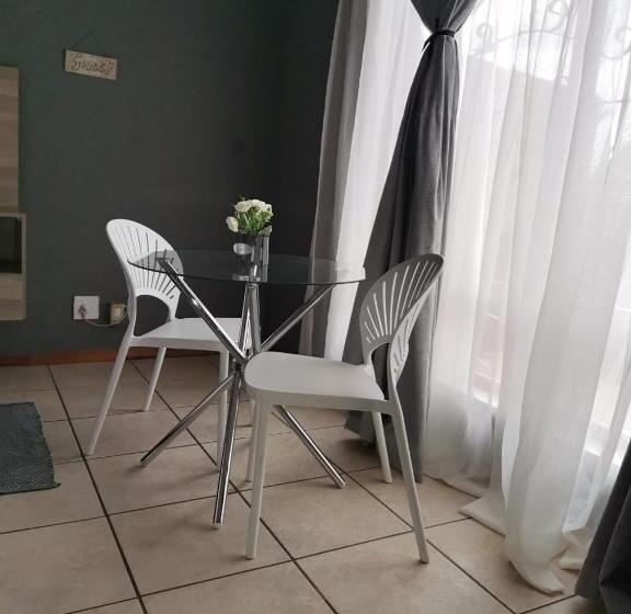 اتاق اکونومی, Mia Hills Guest House