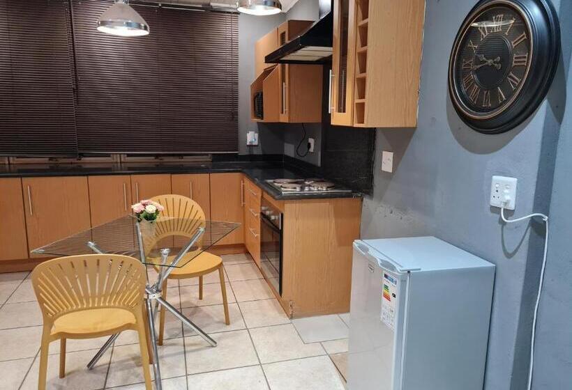 اتاق استاندارد با چشم‌انداز کوهستان, Mia Hills Guest House